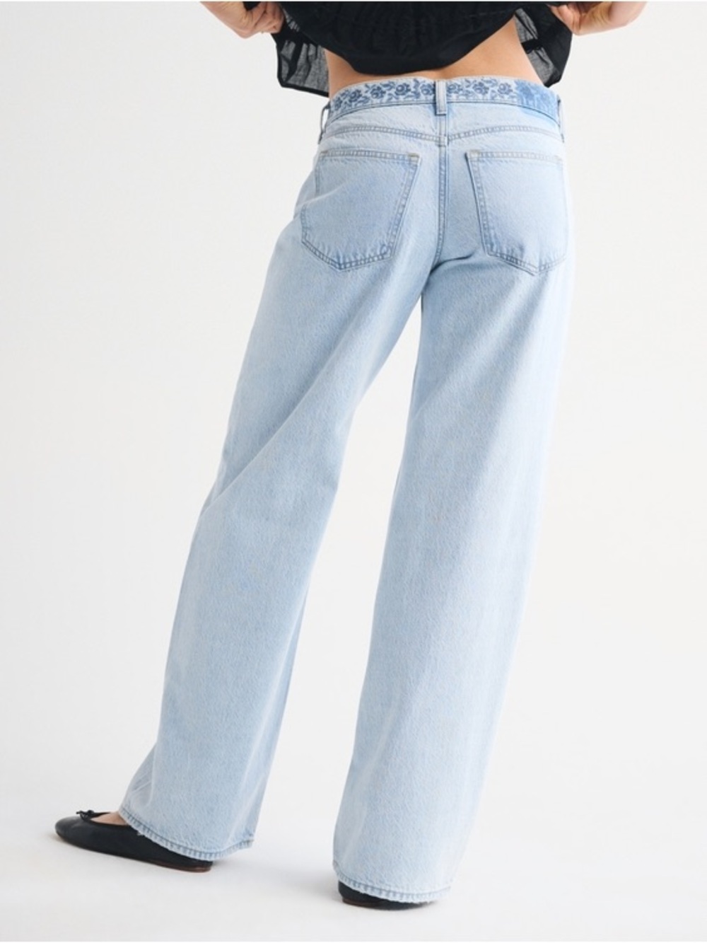 Abercrombie & Fitch Low Rise Ultra Loose Floral Embroidered Jean 27 - Picture 4 of 11